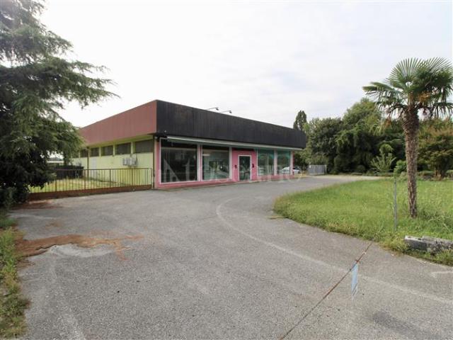 Locale Commerciale in vendita a Fiume Veneto, Friuli-Venezia Giulia