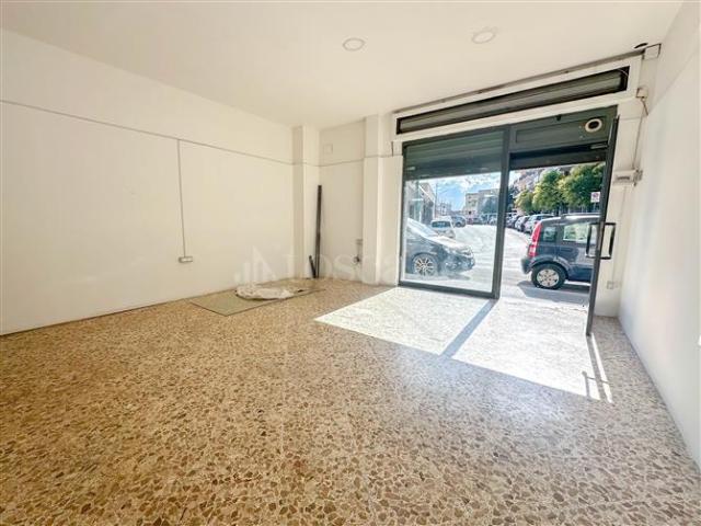 Locale Commerciale in vendita a Scafati, Campania