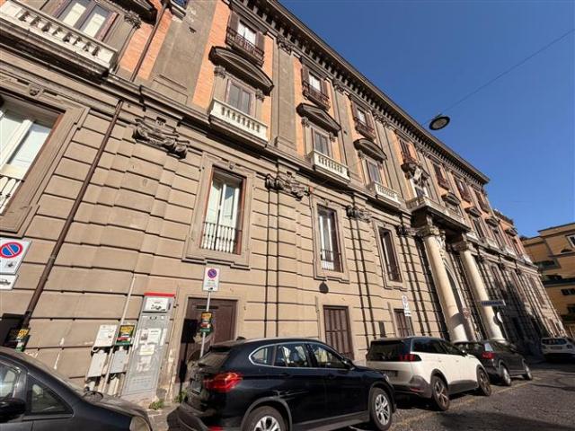 Locale Commerciale in vendita a Municipalità 1, Campania