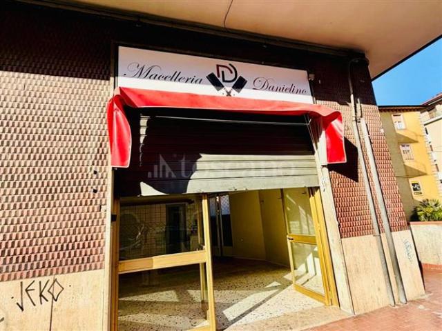 Locale Commerciale in affitto a Avellino, Campania