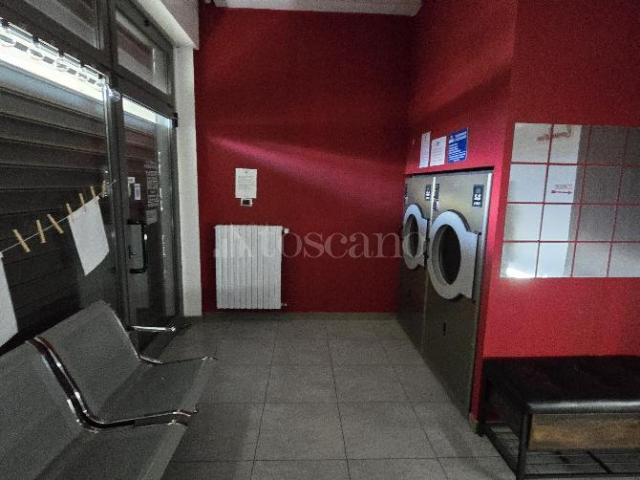 Locale Commerciale in vendita a Peschiera Borromeo, Lombardia