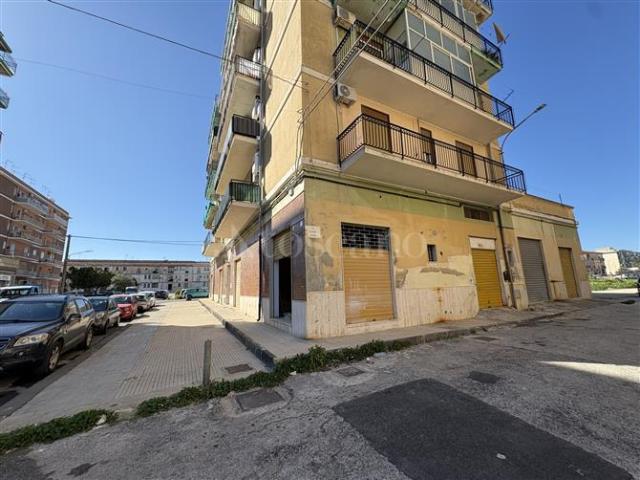 Locale Commerciale in vendita a Grottasanta, Siracusa
