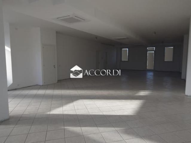 Locale Commerciale in affitto a Altivole, Veneto