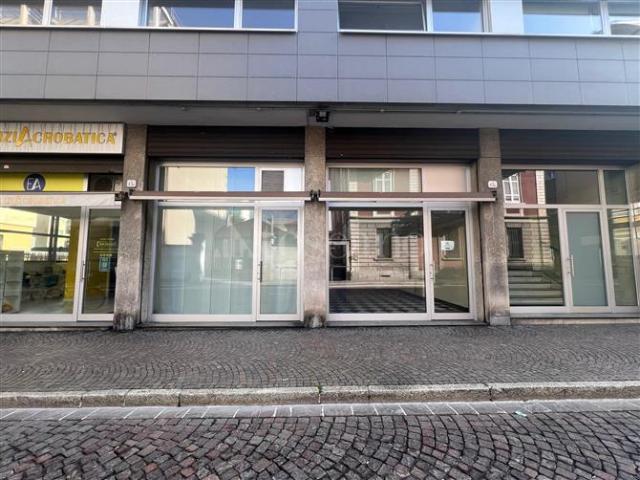 Locale Commerciale in affitto a San Bartolomeo, Como