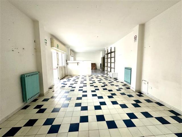 Locale Commerciale in affitto a Scafati, Campania