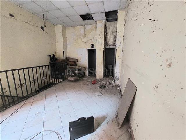 Locale Commerciale in affitto a Municipalità 10, Campania