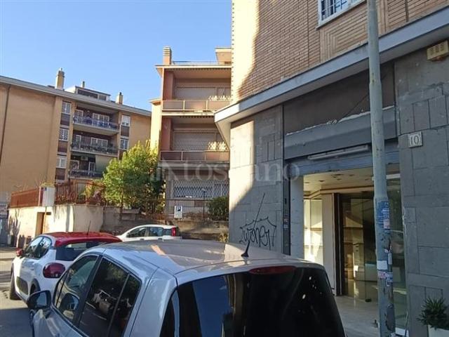 Locale Commerciale in affitto a Municipio Roma XI, Roma Capitale