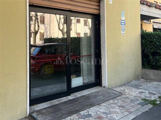 Locale Commerciale in vendita a Zona Ovest, Brescia