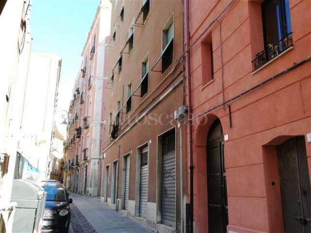 Locale Commerciale in vendita a Castedd'e susu/Castello, Cagliari