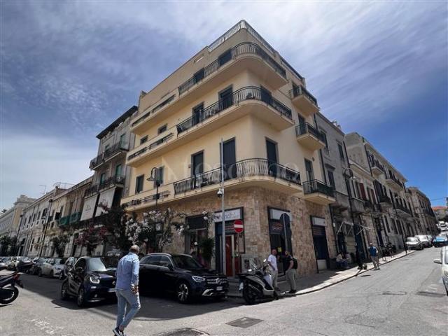 Locale Commerciale in affitto a Calabria, Reggio Calabria