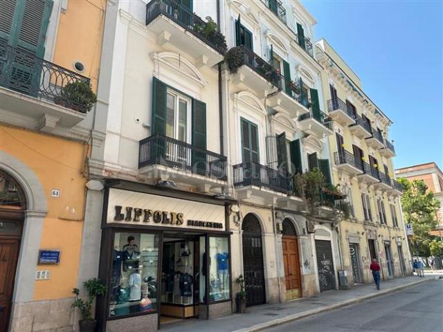 Locale Commerciale in vendita a Municipio 1, Puglia