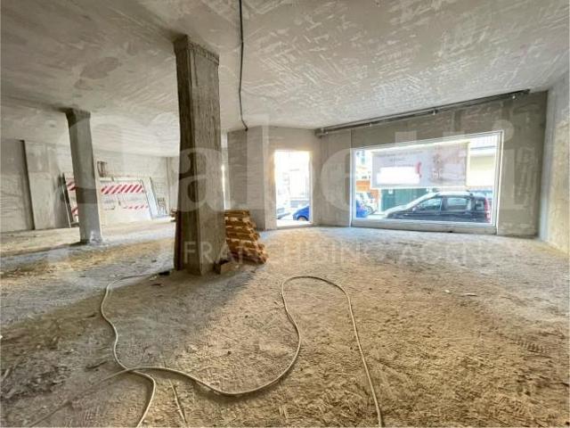 Locale Commerciale in affitto a Frattaminore, Campania