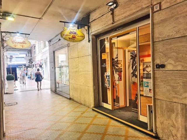 Locale Commerciale in affitto a Rapallo, Liguria