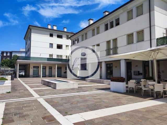 Locale Commerciale in affitto a Abano Terme Bagni, Veneto
