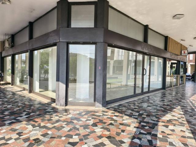 Locale Commerciale in affitto a Abano Terme Bagni, Veneto