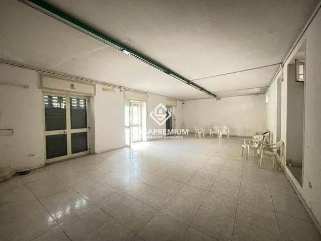Locale Commerciale in affitto a Acerra, Campania