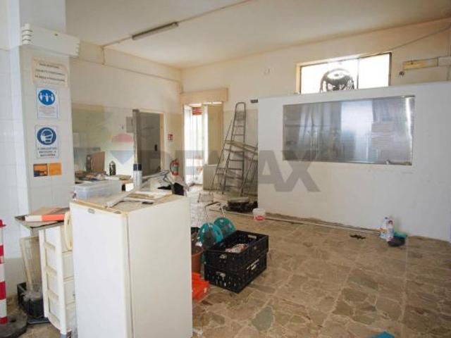 Locale Commerciale in affitto a Aci Catena, Catania