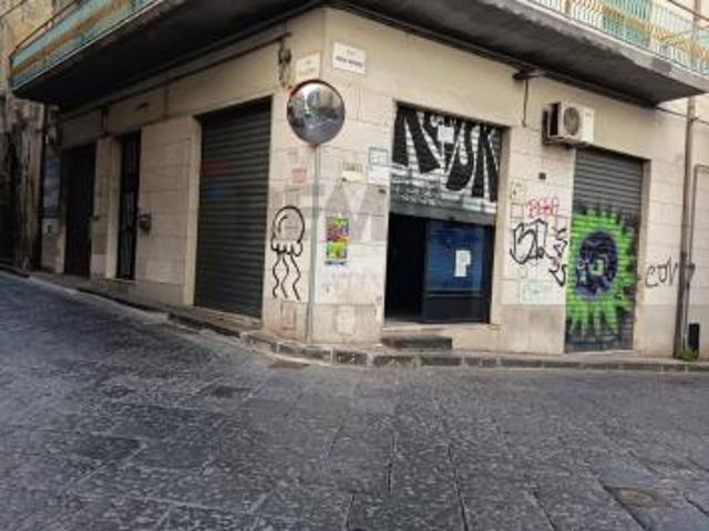 Locale Commerciale in affitto a Acireale, Sicilia