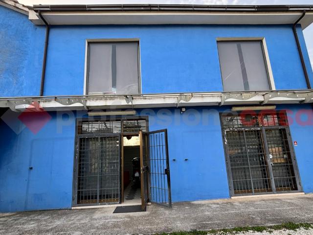 Locale Commerciale in affitto a Alatri, Lazio