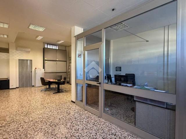 Locale Commerciale in affitto a Piemonte, Cuneo