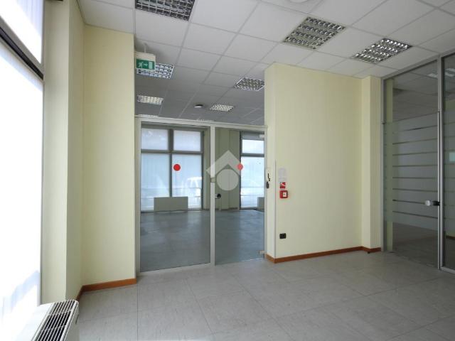 Locale Commerciale in affitto a Piemonte, Cuneo