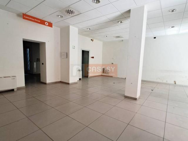 Locale Commerciale in affitto a Albenga, Liguria