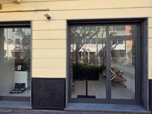 Locale Commerciale in affitto a Albenga, Liguria