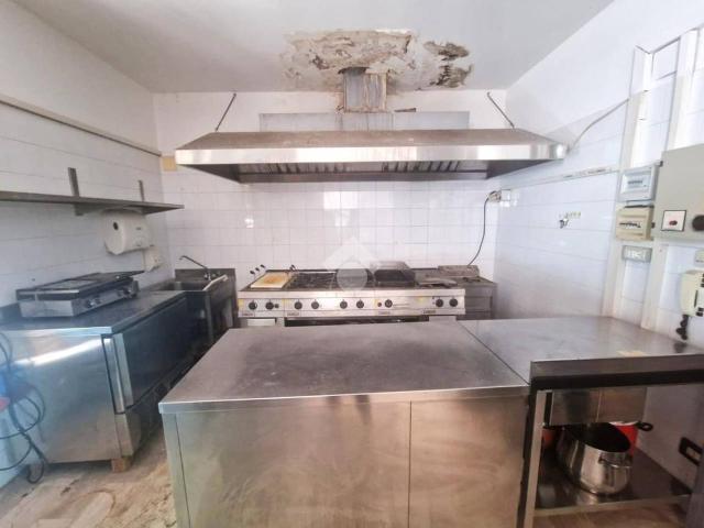 Locale Commerciale in affitto a Alcamo, Sicilia