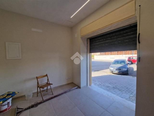 Locale Commerciale in affitto a Alcamo, Sicilia