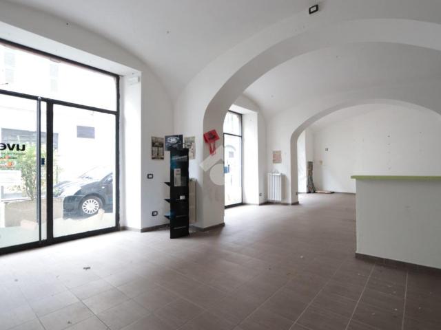 Locale Commerciale in affitto a Piemonte, Alessandria