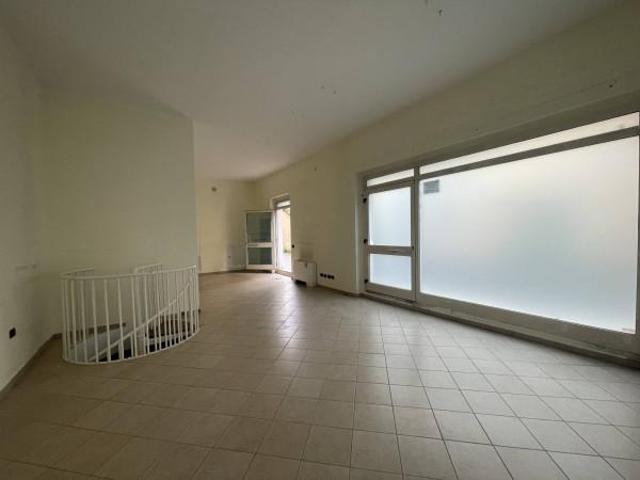 Locale Commerciale in affitto a Piemonte, Alessandria