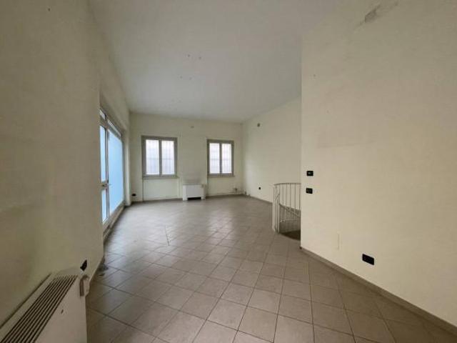 Locale Commerciale in affitto a Piemonte, Alessandria