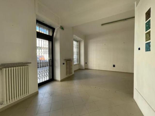 Locale Commerciale in affitto a Piemonte, Alessandria