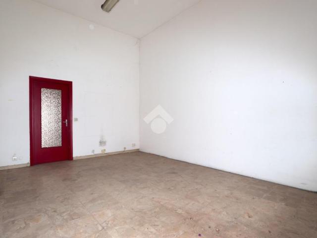 Locale Commerciale in affitto a Piemonte, Alessandria