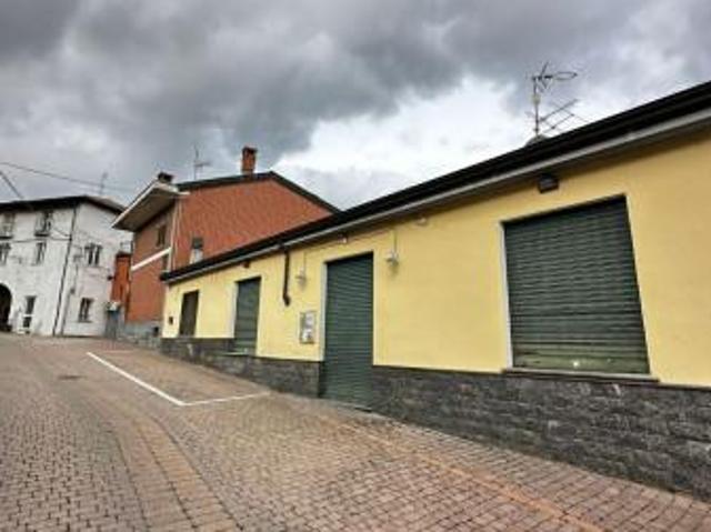 Locale Commerciale in affitto a Piemonte, Vercelli