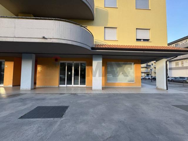 Locale Commerciale in affitto a Altino, Abruzzo