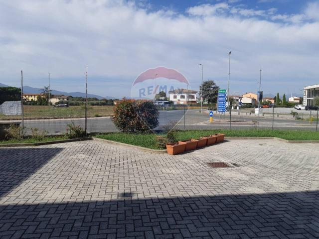 Locale Commerciale in affitto a Altopascio, Toscana
