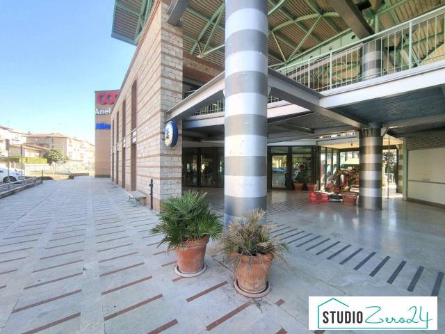 Locale Commerciale in affitto a Amelia, Umbria