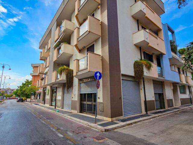 Locale Commerciale in affitto a Puglia, Barletta-andria-trani