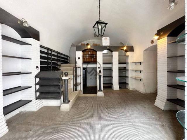 Locale Commerciale in affitto a Puglia, Barletta-andria-trani