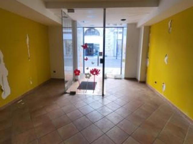 Locale Commerciale in affitto a Puglia, Barletta-andria-trani