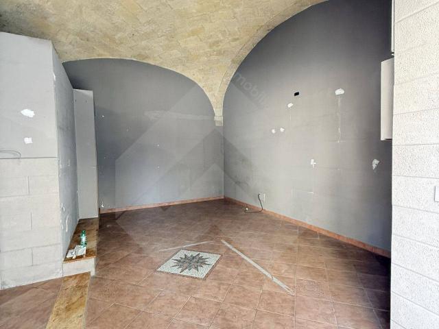 Locale Commerciale in affitto a Puglia, Barletta-andria-trani