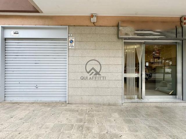 Locale Commerciale in affitto a Puglia, Barletta-andria-trani