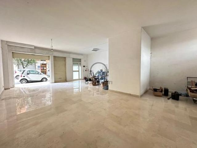 Locale Commerciale in affitto a Puglia, Barletta-andria-trani