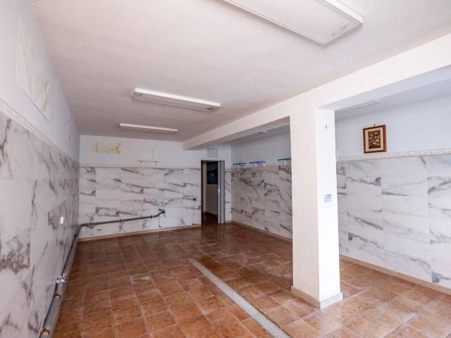 Locale Commerciale in affitto a Puglia, Barletta-andria-trani
