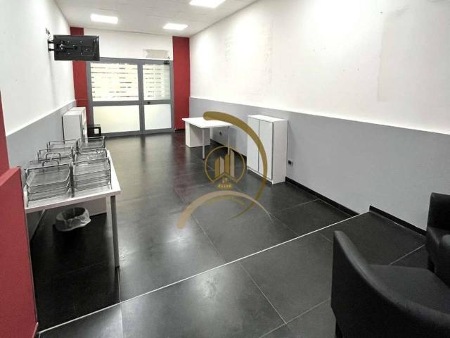 Locale Commerciale in affitto a Puglia, Barletta-andria-trani