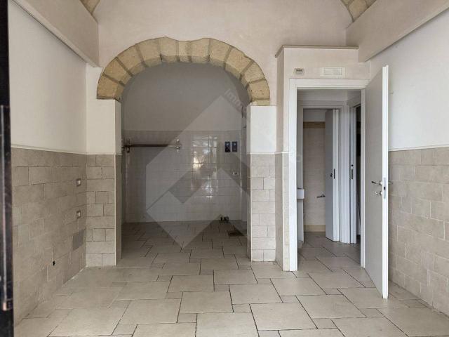Locale Commerciale in affitto a Puglia, Barletta-andria-trani