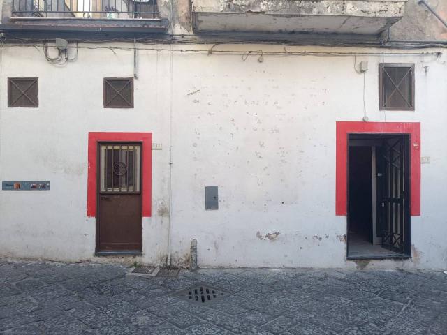 Locale Commerciale in affitto a Angri, Campania