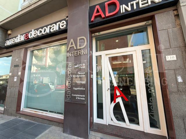 Locale Commerciale in affitto a Angri, Campania