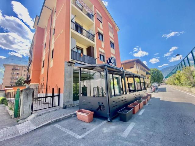 Locale Commerciale in affitto a Busseyaz, Aosta